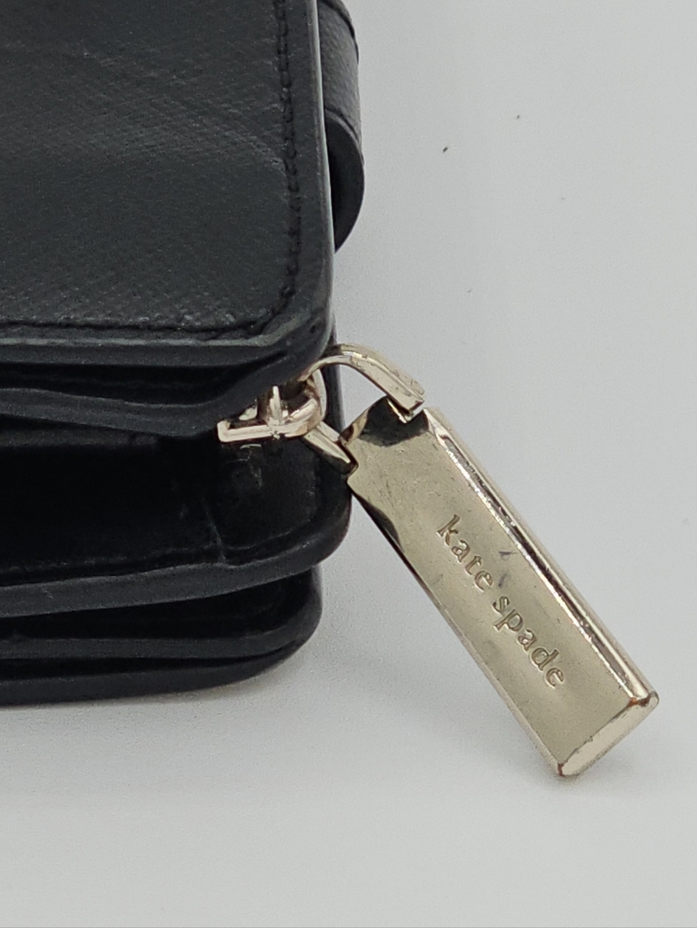 KATE SPADE Black and Beige Colorblock Compact Pebbled Leather Wallet - Picture 9 of 9